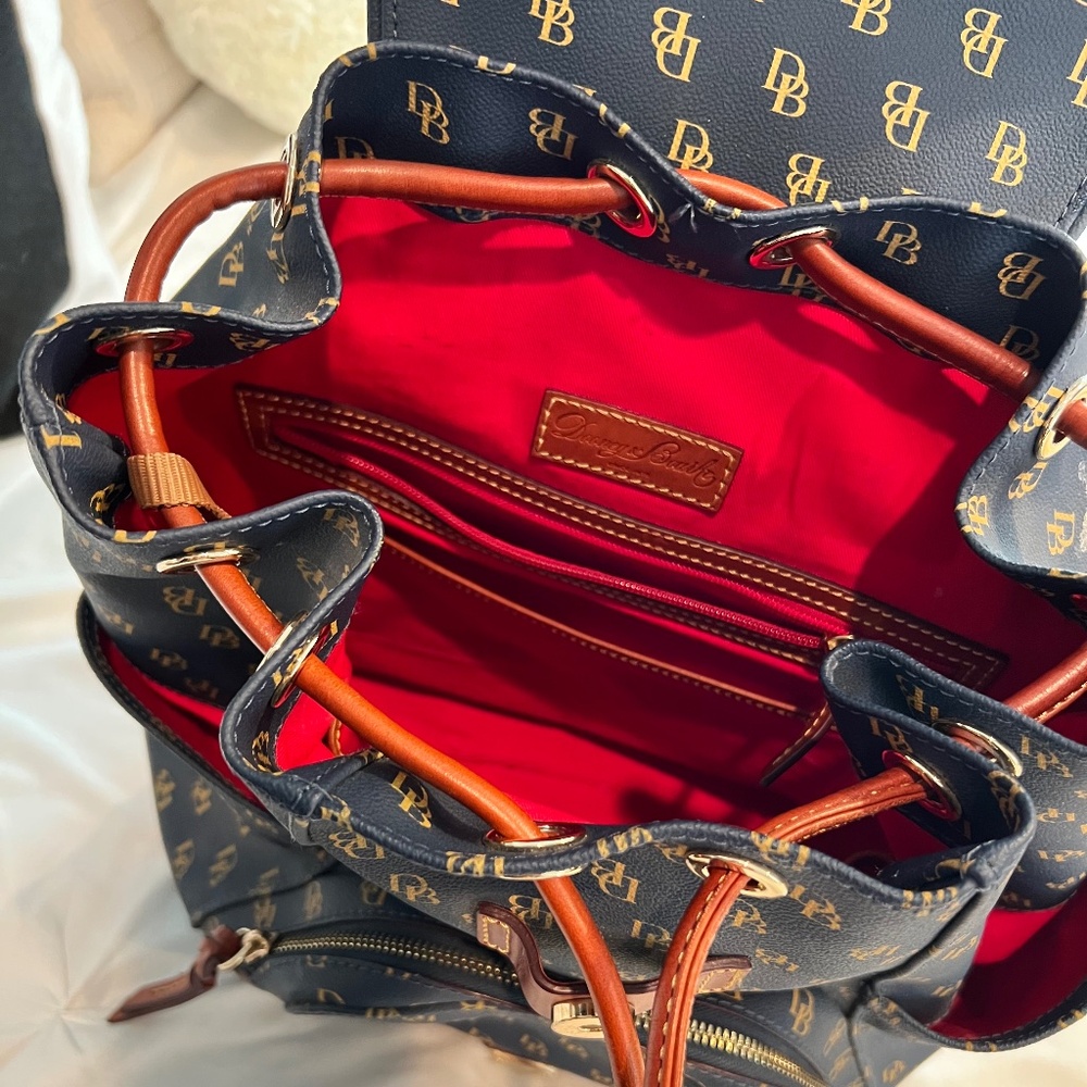 Dooney & Bourke Greta Signature Murphy Backpack. New, hardy used. - Picture 1 of 3